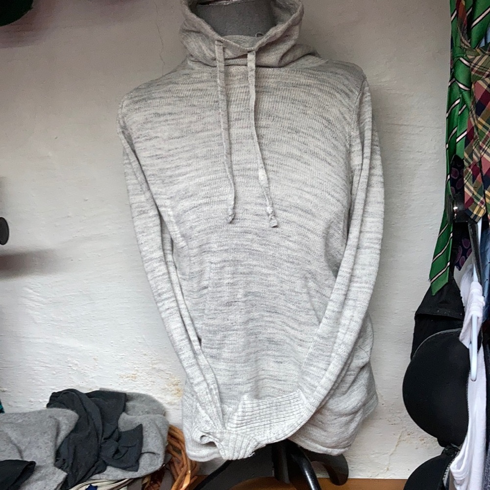 Grey knit active pullover Dakini size  small. W thumb holes.